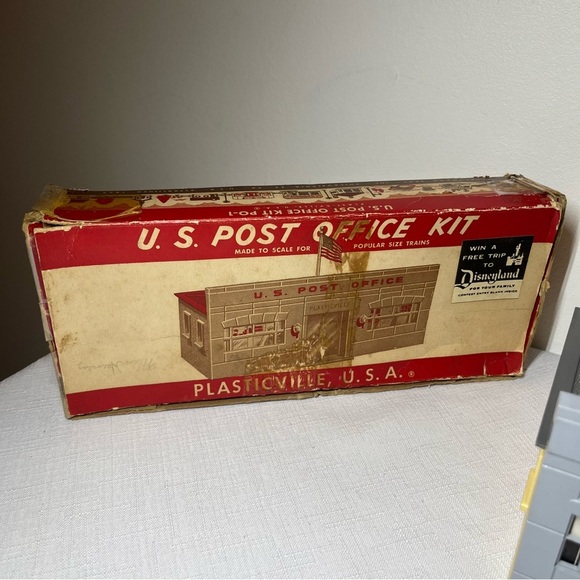 Plasticville U.S. Post Office Model Kit. Model train collectors or toy. Vintage - Picture 2 of 7